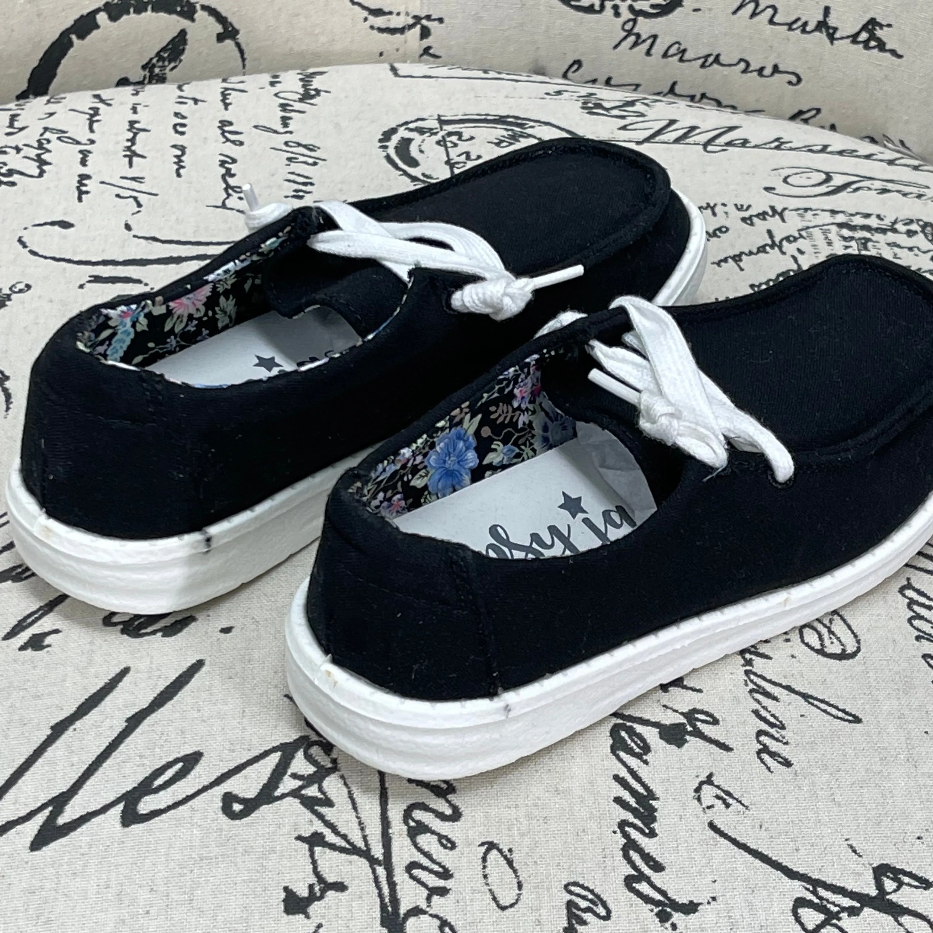 Gypsy Jazz Charming Kids Sneaker in Black