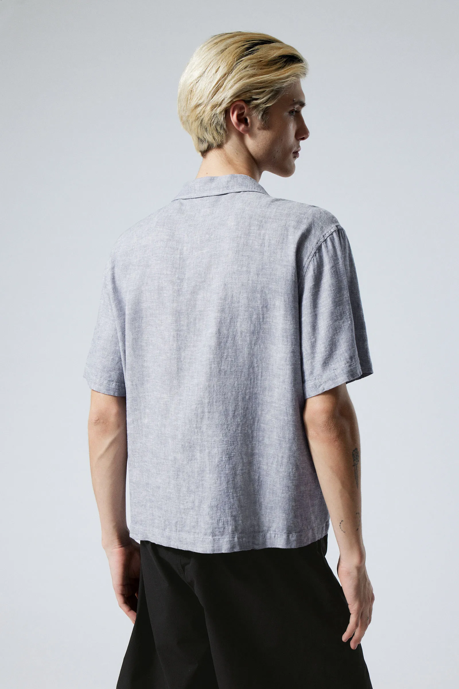 Weekday  |Plain Short Sleeves Shirts