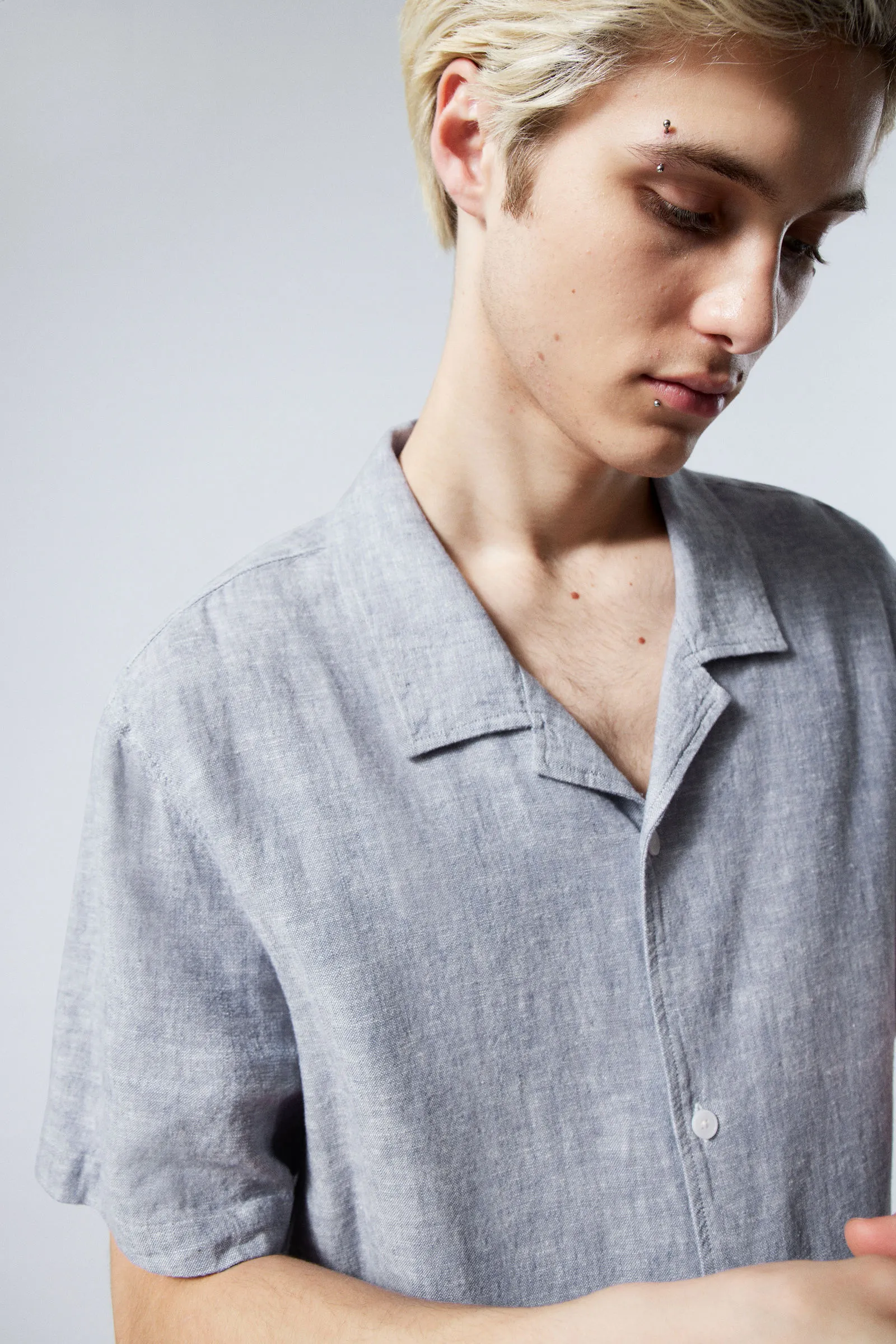 Weekday  |Plain Short Sleeves Shirts